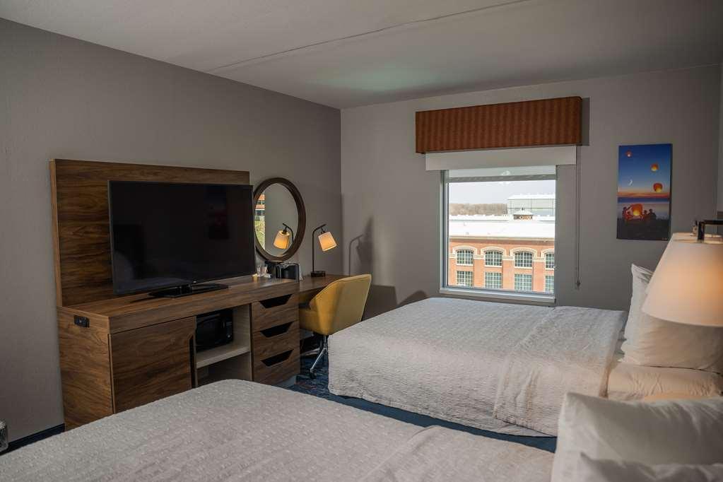 Hampton Inn&Suites Erie Bayfront Zimmer foto